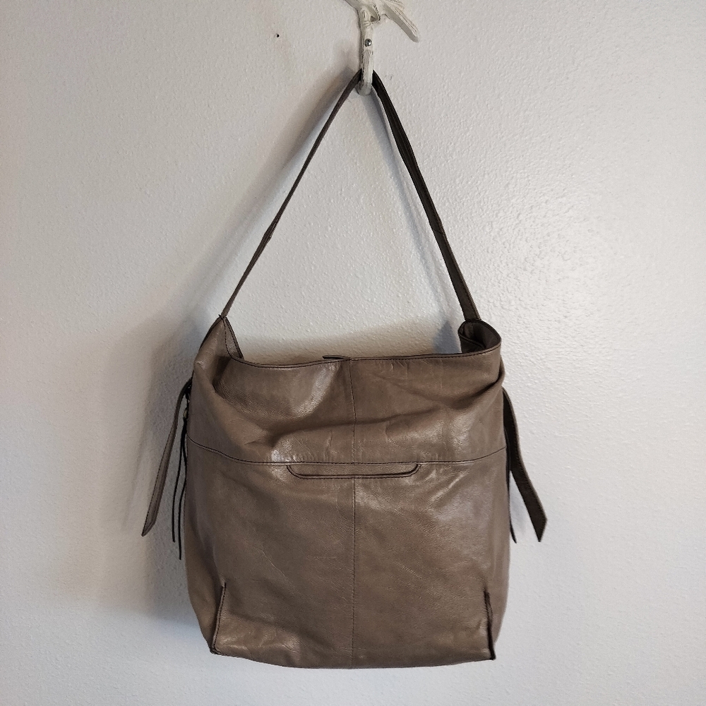 HOBO Stand Leather‎ hobo bag in Ash Boho Revival Casual Cool Slouchy